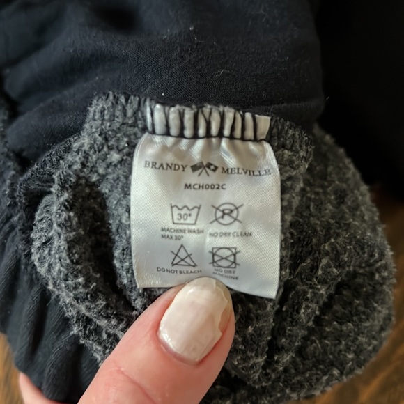 Brandy Melville sweatshorts - Picture 6 of 6